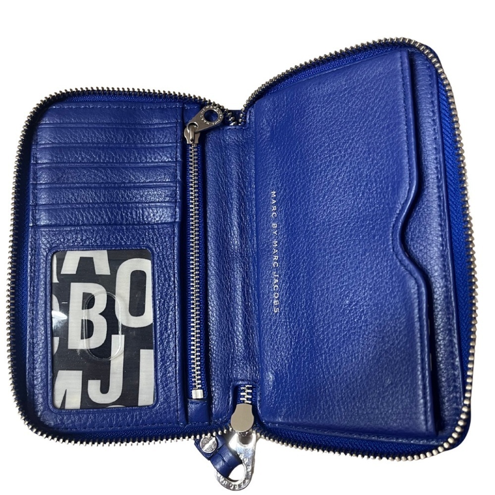 EUC Marc by Marc Jacobs Cobalt Blue Leather Zip Around Classic Q Wallet Wristlet - Picture 8 of 12